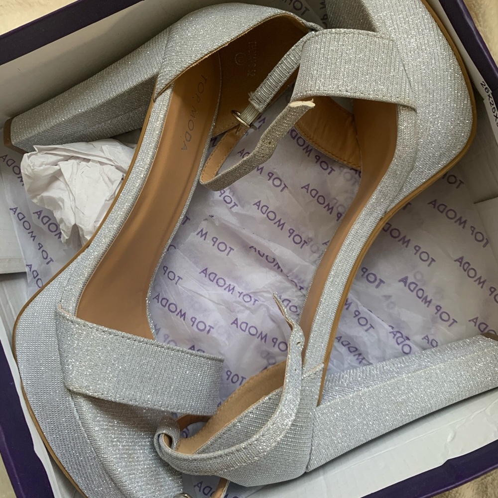 SILVER SPARKLE HEEL BRAND NEW SIZE 10